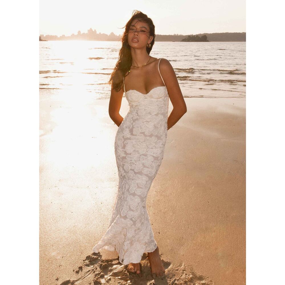 Peppermayo That Girl Maxi Dress 3D Florals Sweetheart Neckline Bridal Preppy - Picture 12 of 14